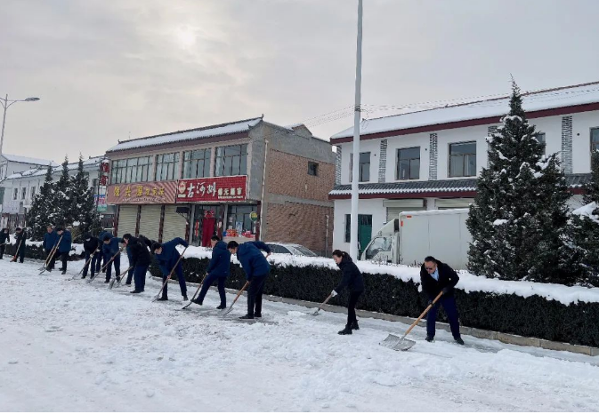 筑起安全墙 照亮乡村路——市产投集团鼎力支持包抓共建村社文明创建工作(图7)